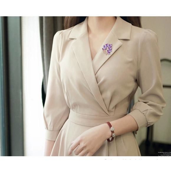 Fashion Rhinestones Bauhinia Flower Brooch - Picture 2 of 7